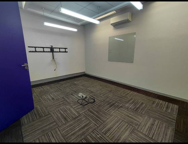 134M² OFFICE TO LET IN MAGALIESSIG